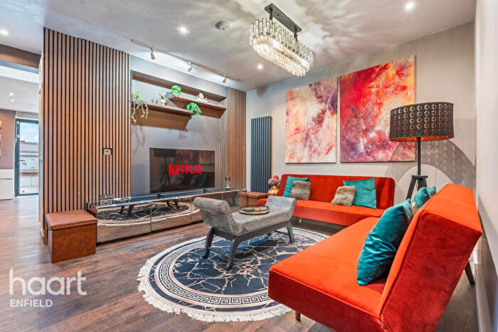 6 Bedroom Semi-Detached House To Rent In Hampden Way, London, N14