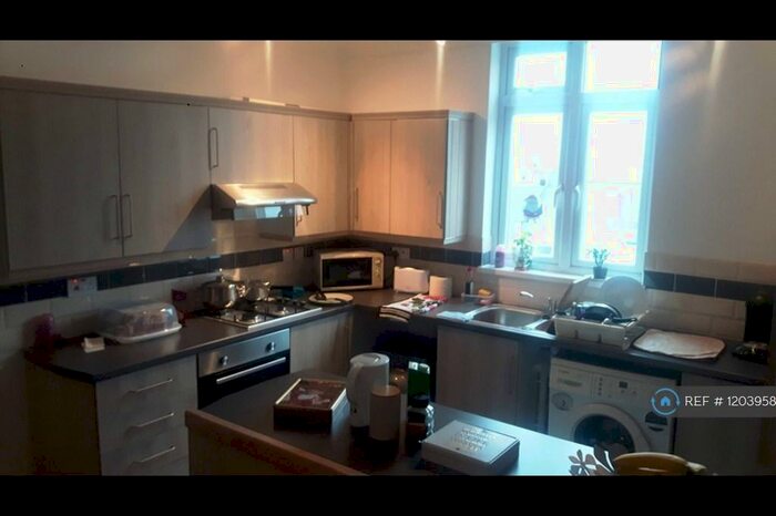 3 Bedroom Flat To Rent In Stoke, Plymouth, PL2