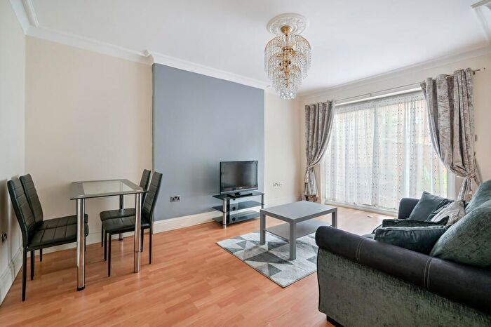 4 Bedroom Semi Detached House For Sale In Bowes Road, Acton, W3