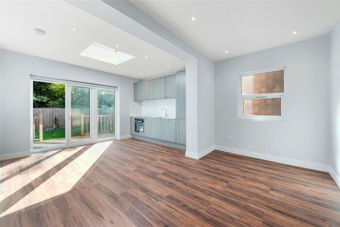 1 Bedroom Flat To Rent In Links Road, London, SW17