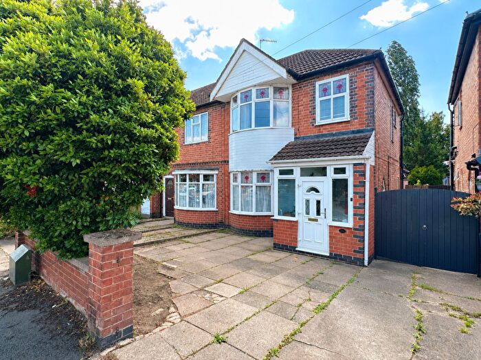 3 Bedroom End Of Terrace House For Sale In Harborough Road, Oadby, Leicester, LE2