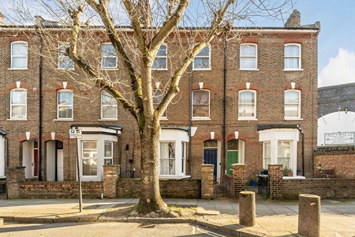 2 Bedroom Flat For Sale In Loveridge Road, West Hampstead, NW6