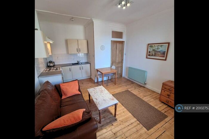 2 Bedroom Flat To Rent In Springhill, Dundee, DD4