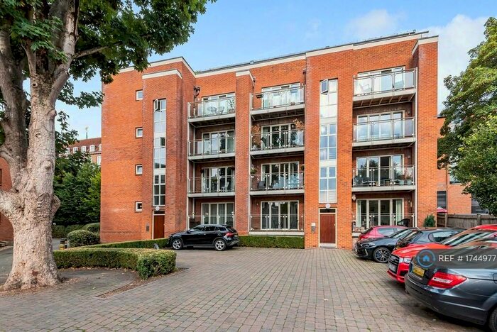 2 Bedroom Flat To Rent In Cross Street, Winchester, SO23