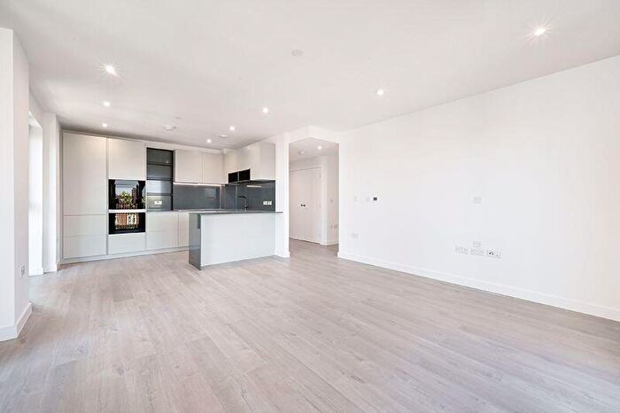 2 Bedroom Flat To Rent In Anax Street London, N4