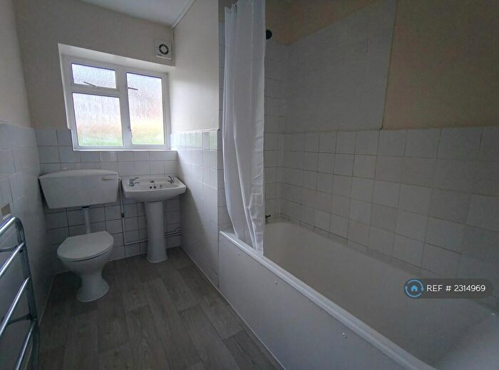 2 Bedroom Flat To Rent In Havenfield Court, High Wycombe, HP13