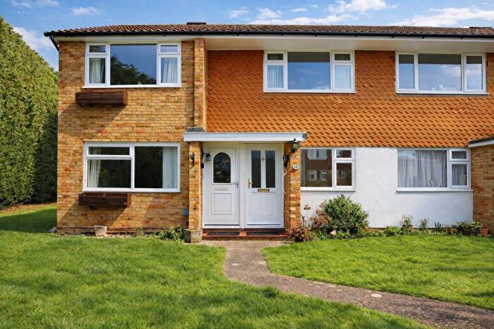 2 Bedroom Maisonette For Sale In Ladycroft Way, Orpington, BR6