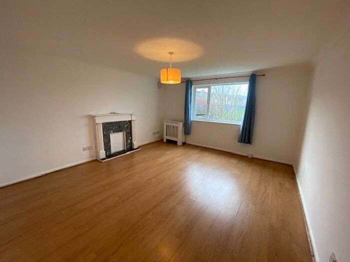 2 Bedroom Flat To Rent In Newport Road, Cardiff, CF24