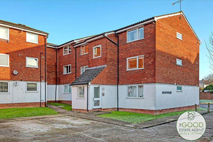 1 Bedroom Flat For Sale In Droveway, Loughton, IG10