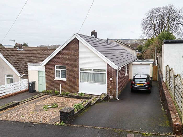 3 Bedroom Bungalow For Sale In Kenway Avenue, Neath, SA11