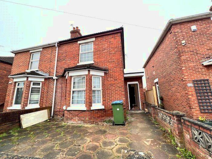 3 Bedroom Semi-Detached House To Rent In Steuart Road, Southampton, Hampshire, SO18