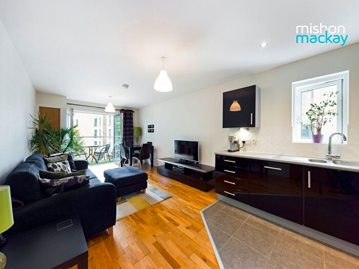 2 Bedroom Flat To Rent In The Upper Drive, Hove, East Sussex, BN3