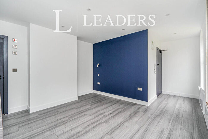 1 Bedroom Detached House To Rent In Spurlings Road, PO17