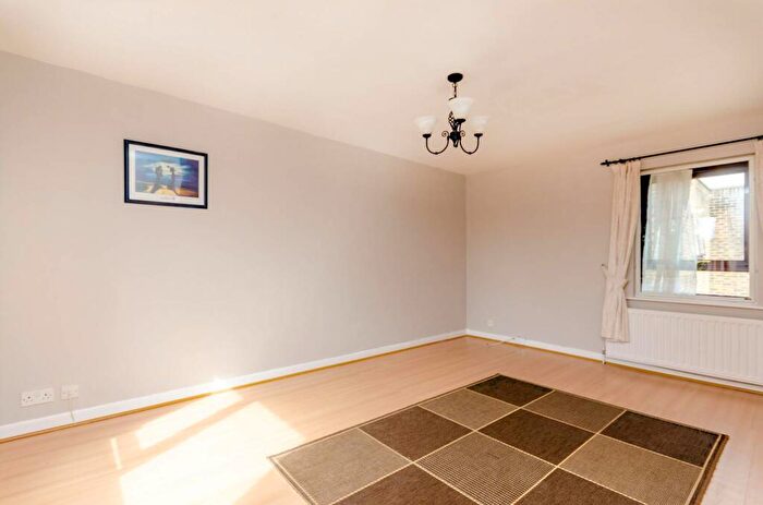 1 Bedroom Flat For Sale In Mulberry Court, Merrow, Guildford, GU4