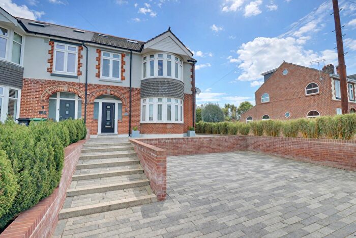 4 Bedroom End Of Terrace House For Sale In Lower Drayton Lane, Drayton, Portsmouth, PO6