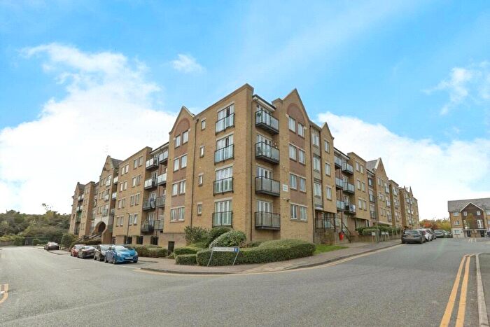 1 Bedroom Flat For Sale In Black Eagle Drive, Northfleet, Gravesend, Kent, DA11