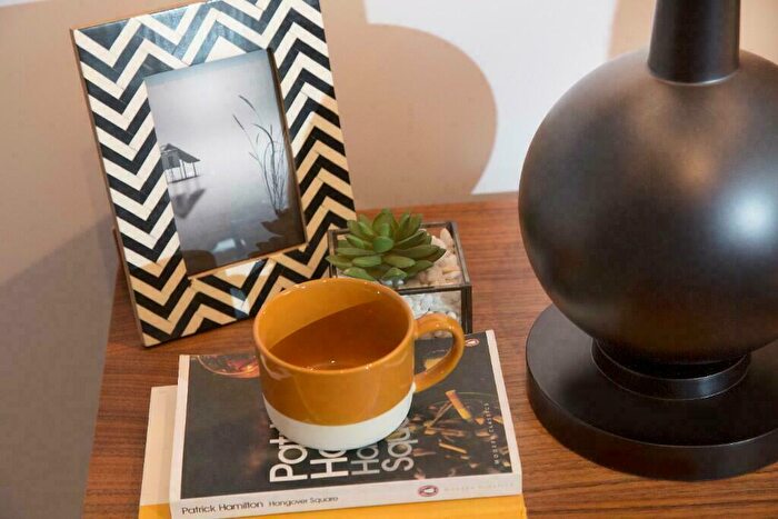 1 Bedroom Apartment To Rent In Flat Smiths Yard, Blossom Street, Manchester, Greater Manchester, M4