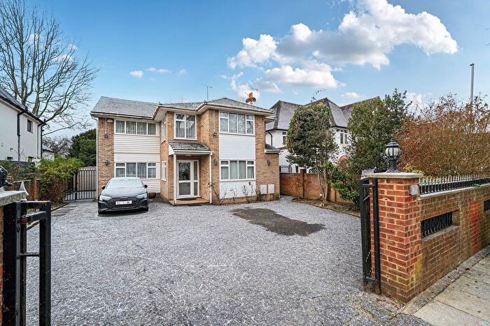 5 Bedroom Detached House For Sale In The Avenue, Pinner, HA5
