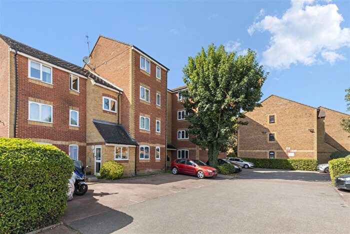 1 Bedroom Flat For Sale In Burket Close, Norwood Green, Southall, UB2