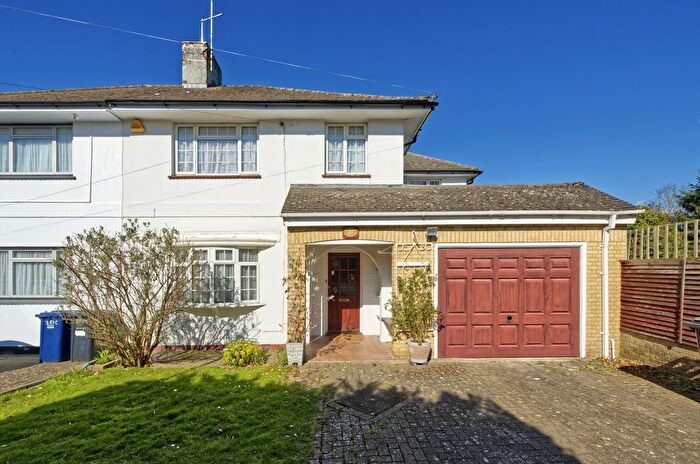 4 Bedroom Semi-Detached House To Rent In Pyecombe Corner, London, N12