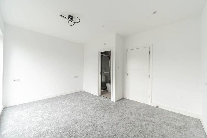 2 Bedroom Property For Sale In Finchley Central, Finchley, London, N3