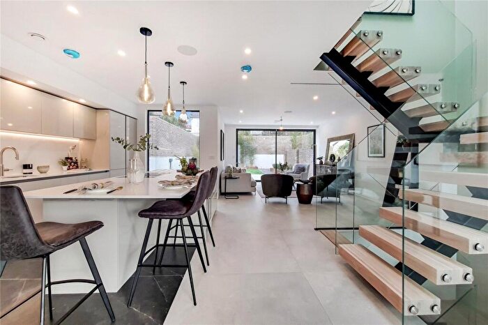 4 Bedroom Semi Detached House To Rent In Gulliver Place, Off Woodside Avenue, N10