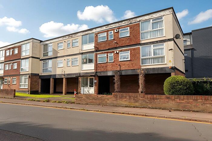 3 Bedroom Apartment For Sale In Castle Lane, Hadleigh, SS7