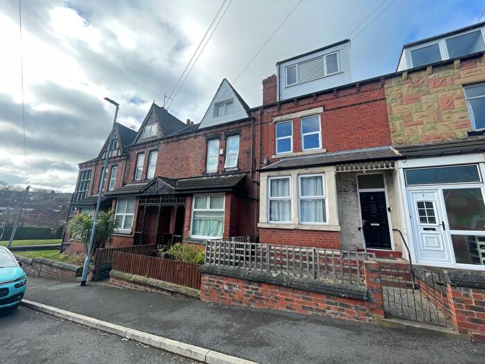 4 Bedroom Terraced House To Rent In Landseer Avenue, West Yorkshire, LS13