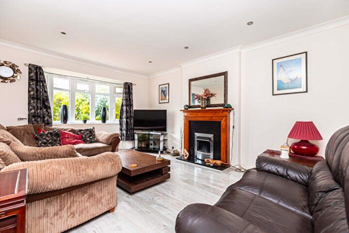 3 Bedroom Bungalow For Sale In Kingswell Road, Bournemouth, BH10