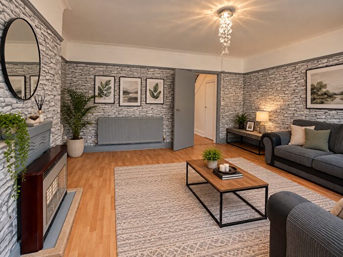 3 Bedroom Flat To Rent In High Street, Rickmansworth, WD3