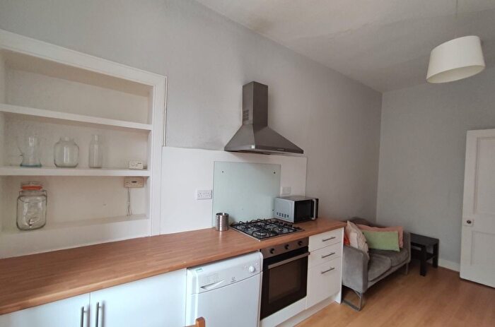 2 Bedroom Flat To Rent In Grove Street, Fountainbridge, Edinburgh, EH3