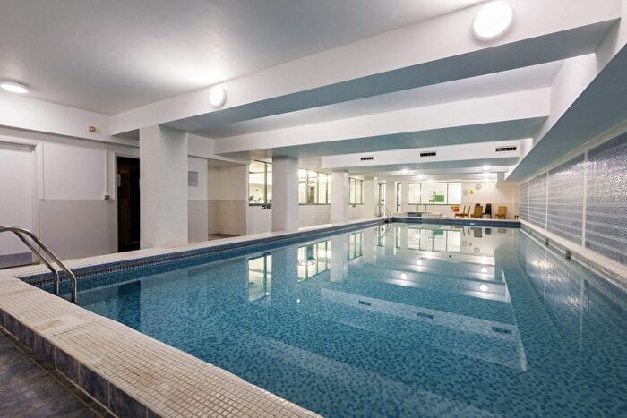 2 Bedroom Flat To Rent In Exeter Road, Mapesbury, London, NW2