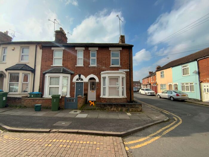 2 Bedroom End Of Terrace House To Rent In Queens Park, Aylesbury, HP21