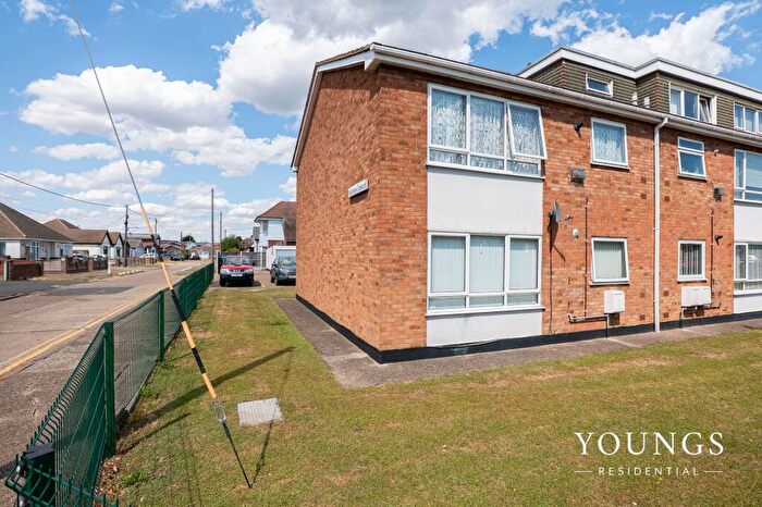 2 Bedroom Flat For Sale In High Street, Holmes Court, SS8