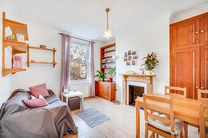 2 Bedroom Flat To Rent In Crayford Road, Tufnell Park, London, N7