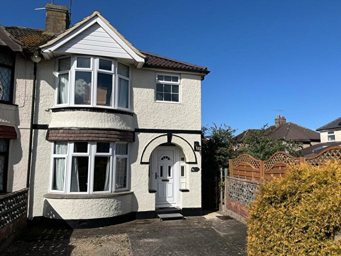 3 Bedroom Semi Detached House For Sale In Windsor Crescent, Frome, Somerset, BA11