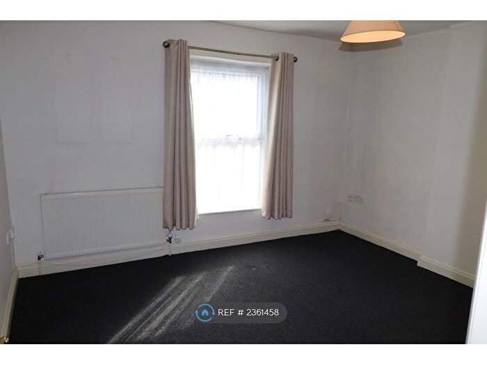 2 Bedroom End Of Terrace House To Rent In High Street, Northampton, NN2