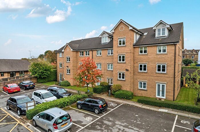 2 Bedroom Flat For Sale In Queens Court, Mount Pleasant Road, Pudsey, West Yorkshire, LS28