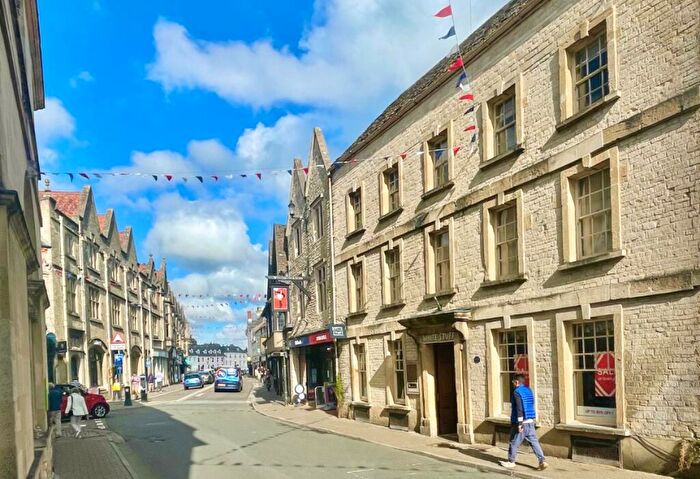 2 Bedroom Apartment To Rent In Castle Street, Cirencester, GL7