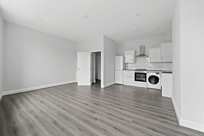 1 Bedroom Flat To Rent In Uxbridge Road, London, W12