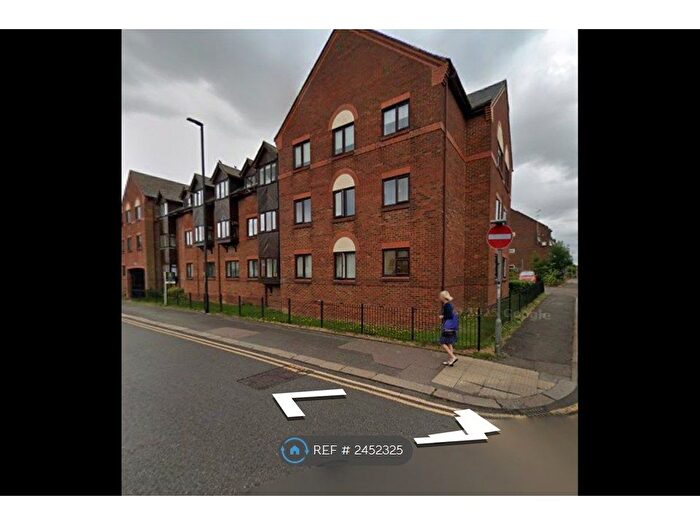 2 Bedroom Flat To Rent In Kingsmead Court, Dunstable, LU6