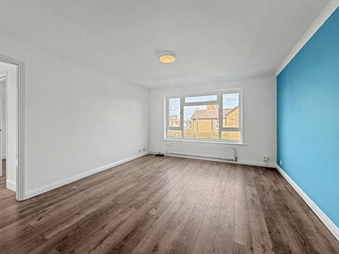 2 Bedroom Flat To Rent In Emblin Court Granville Road, Sidcup, DA14