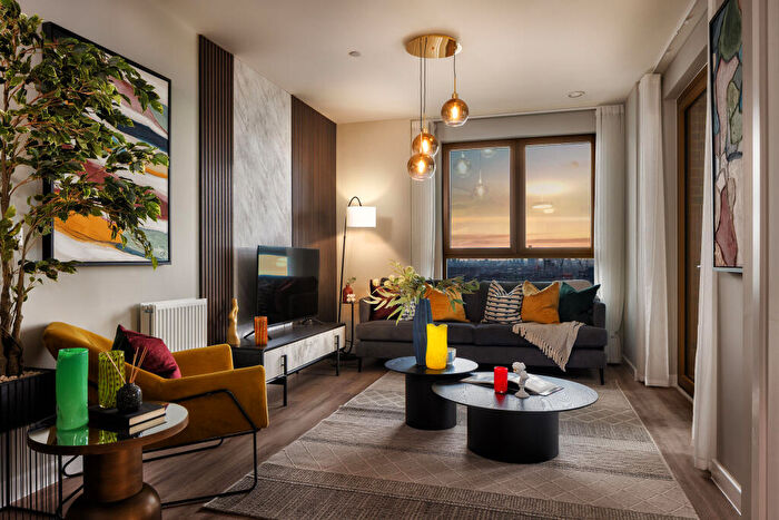 2 Bedroom Apartment For Sale In - Ilderton Road, London, SE15