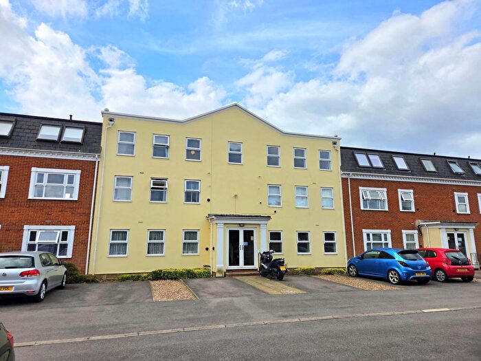2 Bedroom Flat For Sale In Dove House, Watermead, HP19