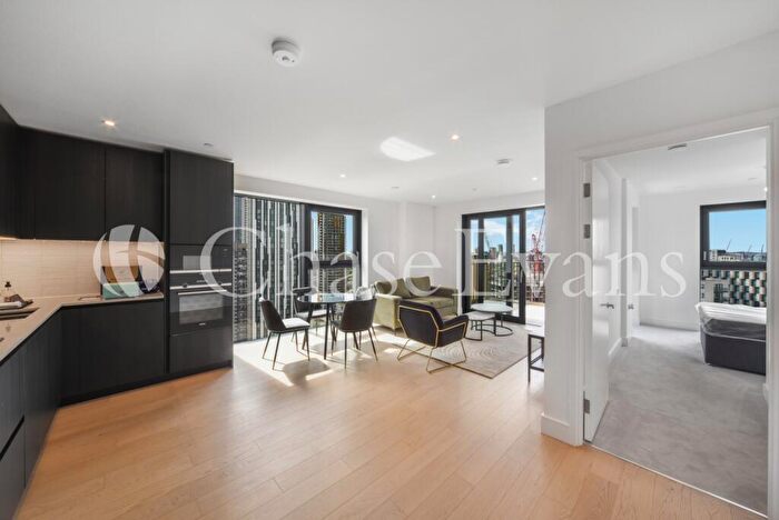 2 Bedroom Flat To Rent In Hewson Way, Elephant And Castle, London, SE17