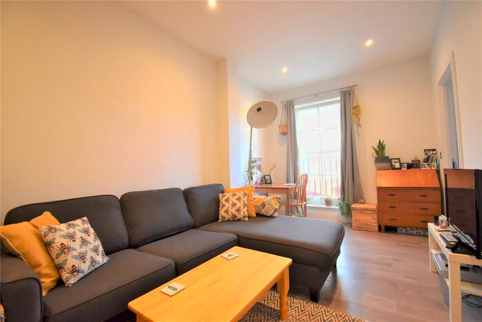 1 Bedroom Apartment To Rent In High Street, Maidenhead, Berkshire, SL6