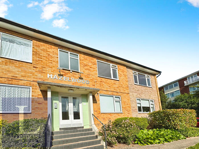 2 Bedroom Apartment To Rent In Hazelwood, Preston Park, BN1