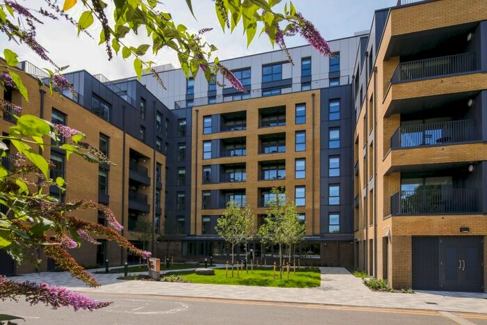 2 Bedroom Flat To Rent In Station View, Guildford, GU1