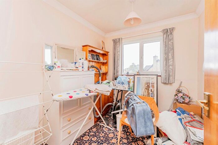 4 Bedroom Detached House For Sale In Tithe Barn Close, Raunds, Wellingborough, NN9