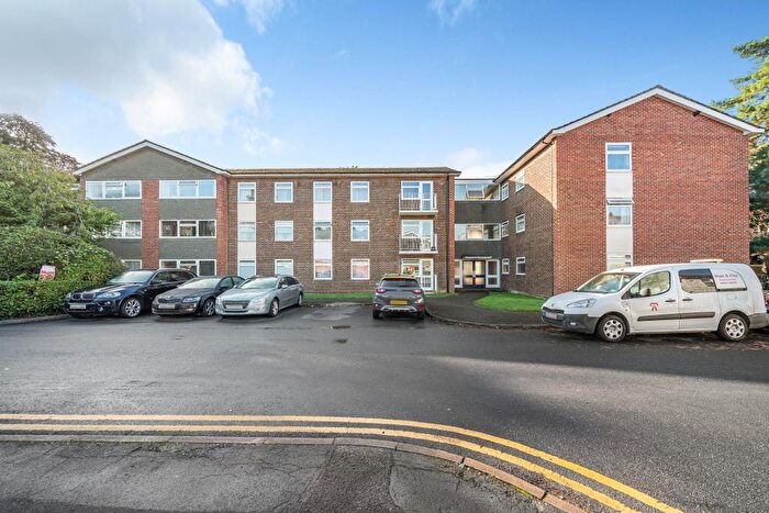 2 Bedroom Flat For Sale In Reading, Berkshire, RG30